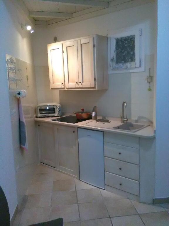 Kuchyň nebo kuchyňský kout v ubytování Elisea House