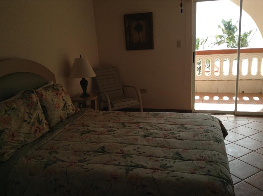Postel nebo postele na pokoji v ubytování Luquillo Sunrise Beach Inn