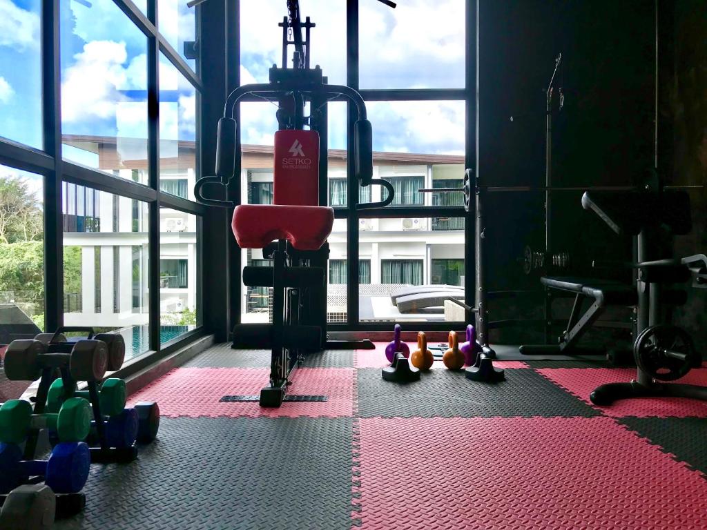 Fitness centrum a/nebo fitness zařízení v ubytování Chaantalay Hotel