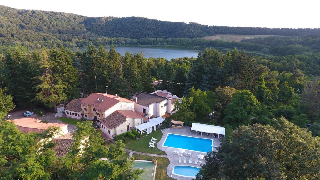 an aerial view of a house with a swimming pool at Borgo Villa Maria in Monticchio