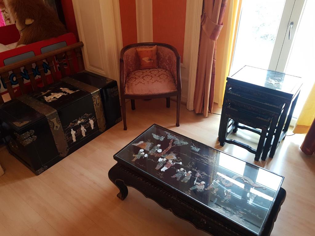 Galeriebild der Unterkunft Château Lambert Moulinsart Hotel, shuttle airport, long term parking, snooker, large terrasse, dinner, breakfast in Charleroi