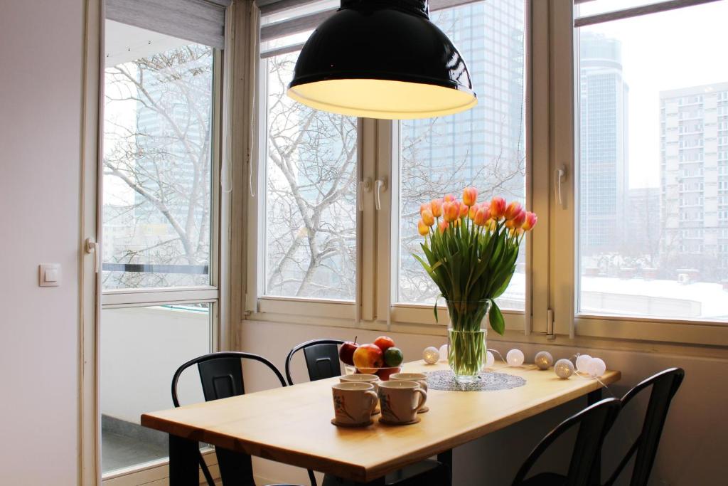 Fotografia z galérie ubytovania Comfy with great city view by Cooee Apartments vo Varšave