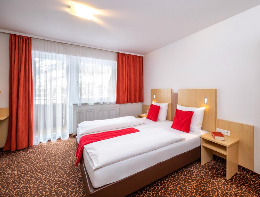 Postel nebo postele na pokoji v ubytování Hotel-Restaurant Lampenhäusl
