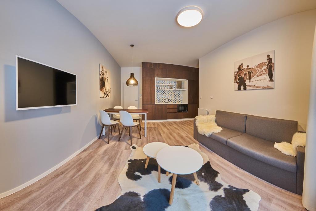 TV a/nebo společenská místnost v ubytování Aparthotel Svatý Vavřinec