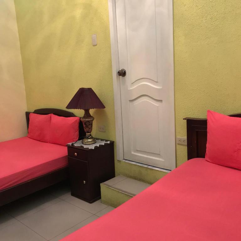 Postel nebo postele na pokoji v ubytování Hostal Puerto Azul