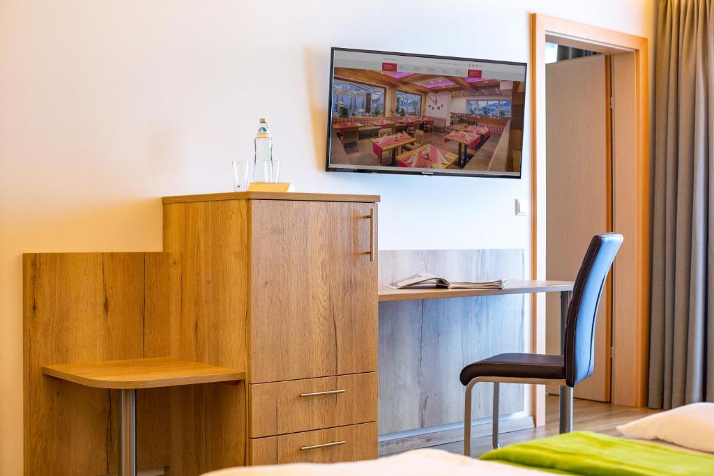 TV a/nebo společenská místnost v ubytování Hotel-Restaurant Lampenhäusl