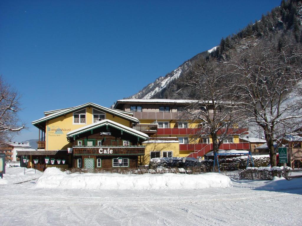 Nespecifikovaný výhled na hory nebo výhled na hory při pohledu z hotelu