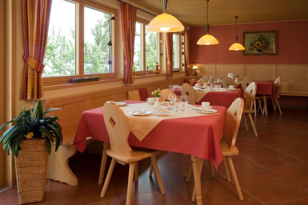 Restaurace v ubytování Bio- und Vitalbauernhof Bacherhof