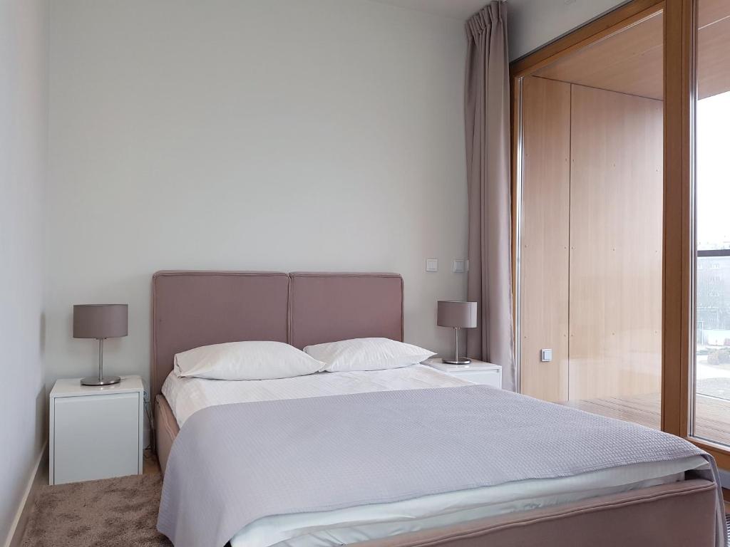 Posteľ alebo postele v izbe v ubytovaní Chopin Apartments - City