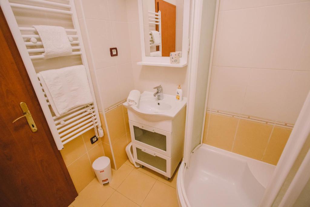 Koupelna v ubytování Apartments Jasna