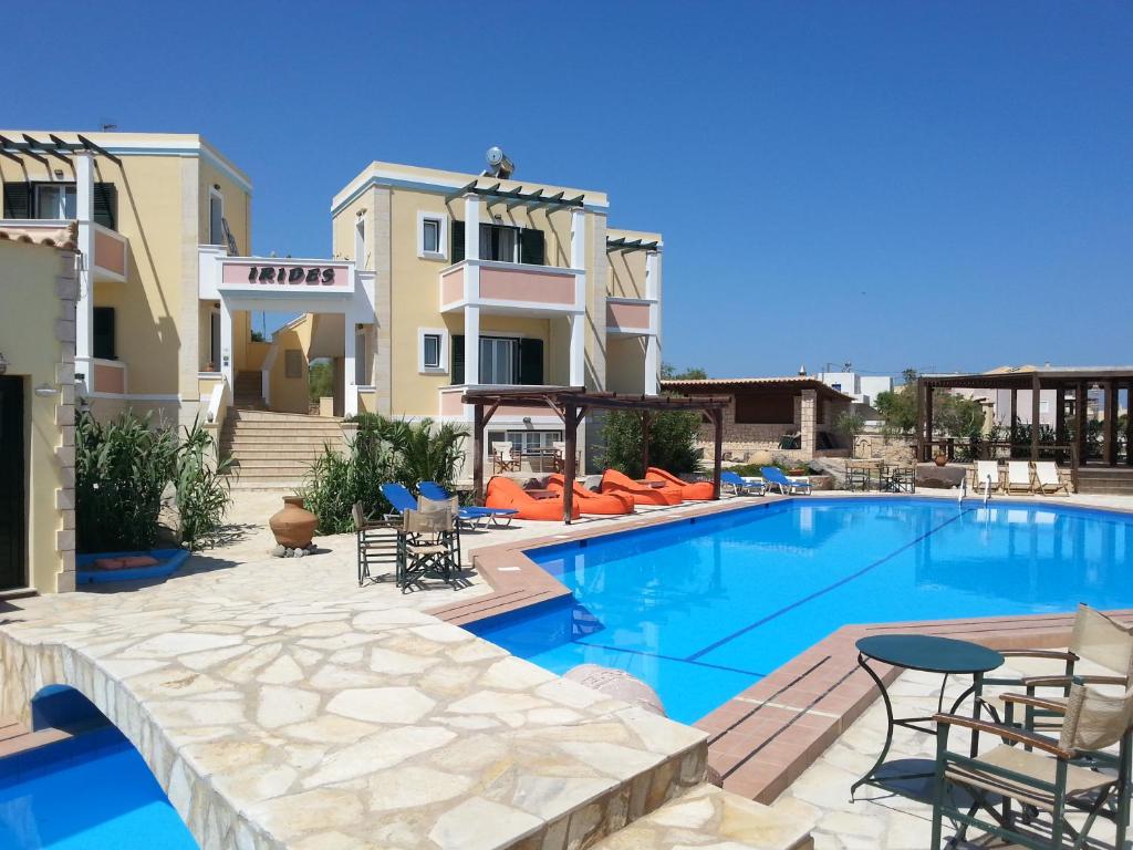The swimming pool at or close to Irides