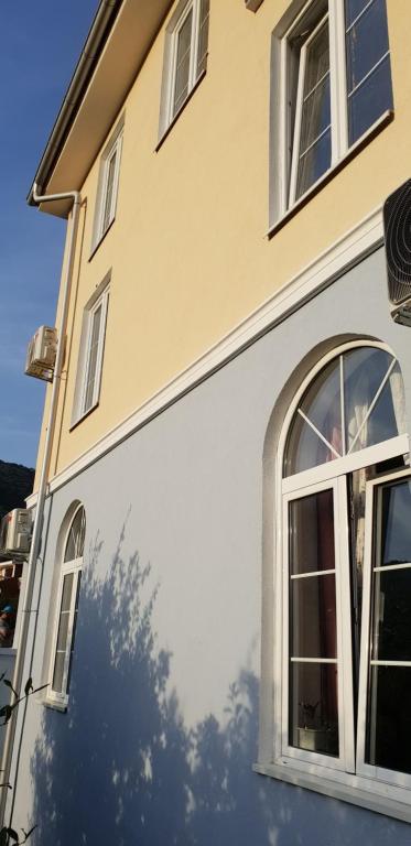 Budova, kde se aparthotel nachází