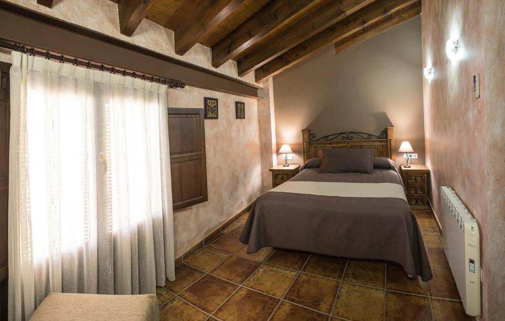Postel nebo postele na pokoji v ubytování Cases Rurals El Castell