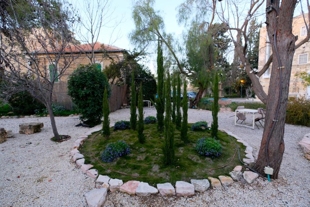 גינה חיצונית ב-Scots House Hotel