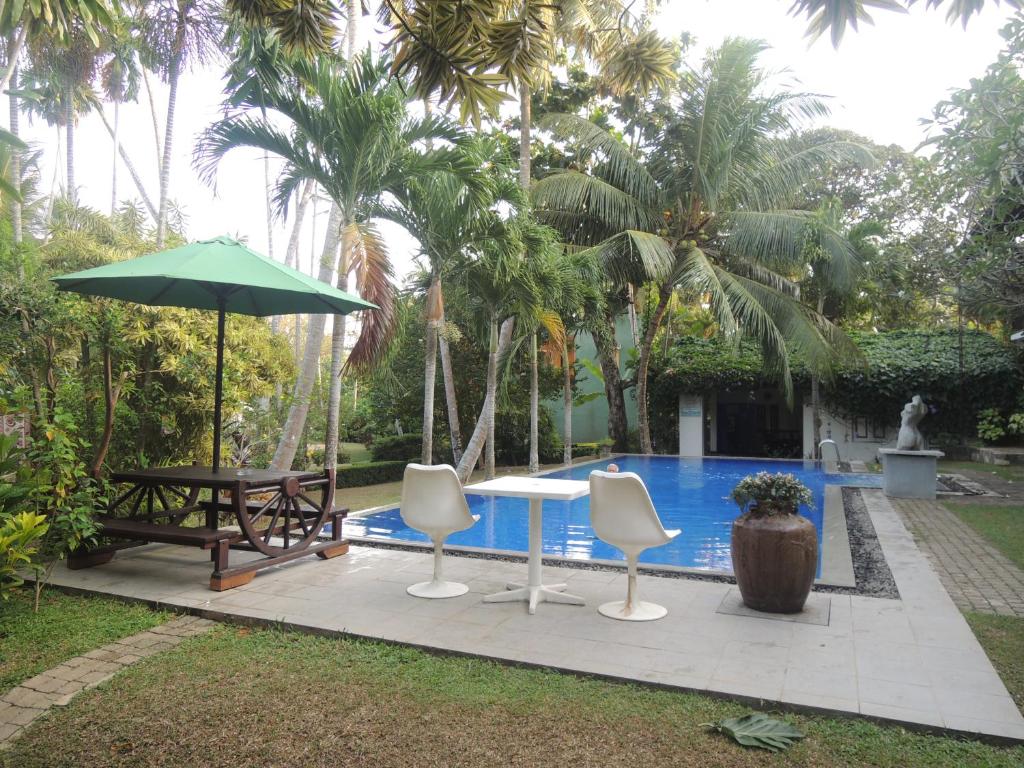 Hostel Residence Bentota - 泳池景双人间