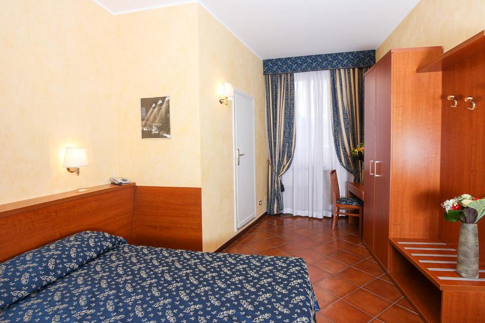 Łóżko lub łóżka w pokoju w obiekcie Casa Di Santa Francesca Romana a Ponte Rotto
