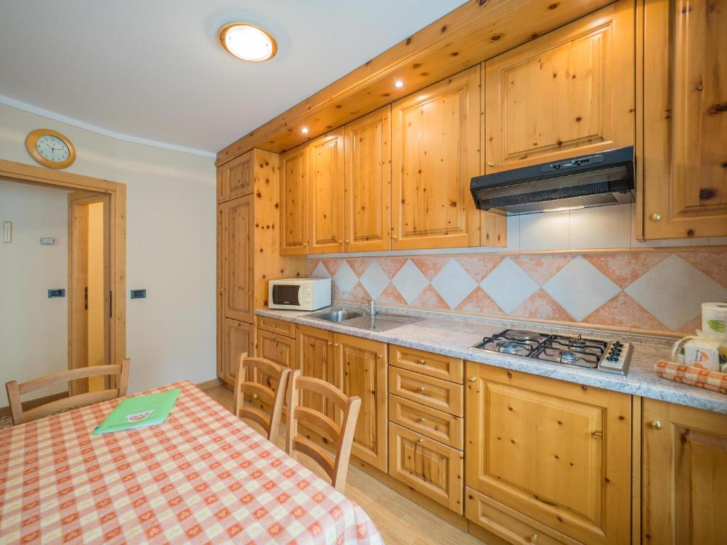 Kuchnia lub aneks kuchenny w obiekcie Apartments & Rooms MyHolidayLivigno