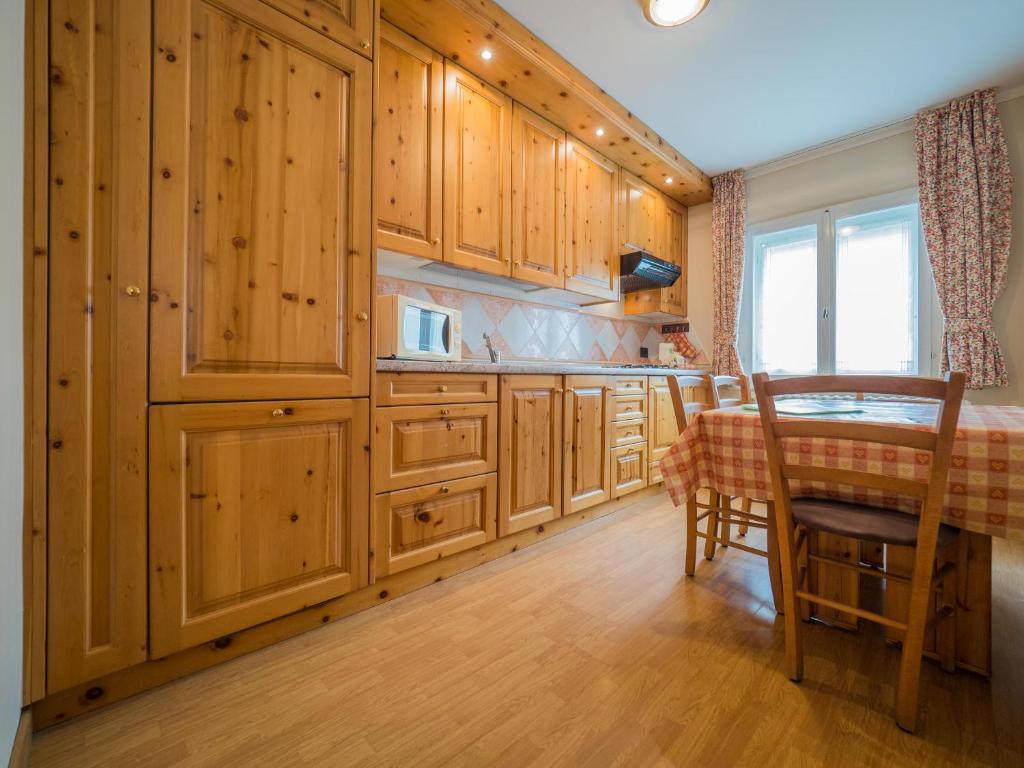 Kuchnia lub aneks kuchenny w obiekcie Apartments & Rooms MyHolidayLivigno