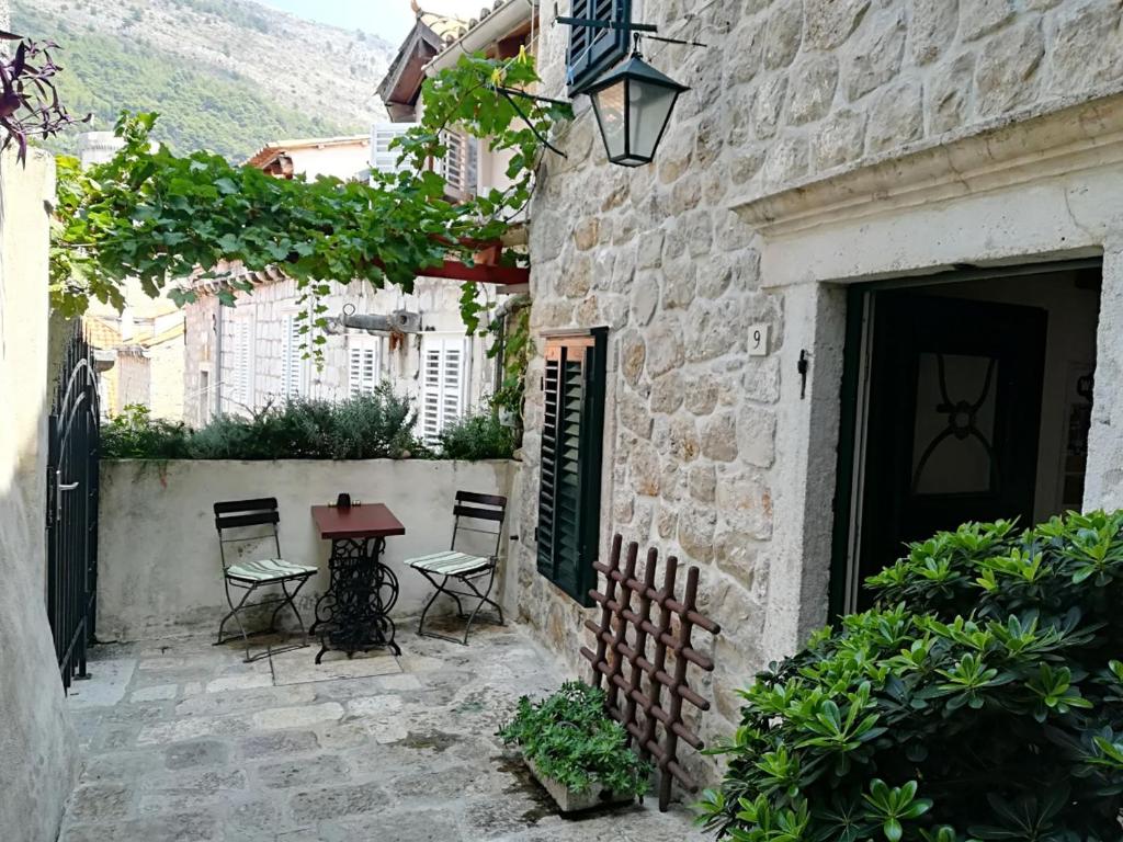 Patio alebo iná vonkajšia časť ubytovania Rooms Andro