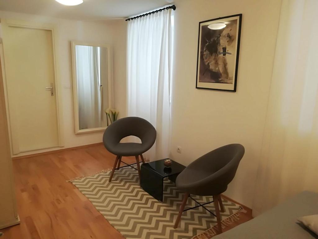 Posedenie v ubytovaní Rooms Andro