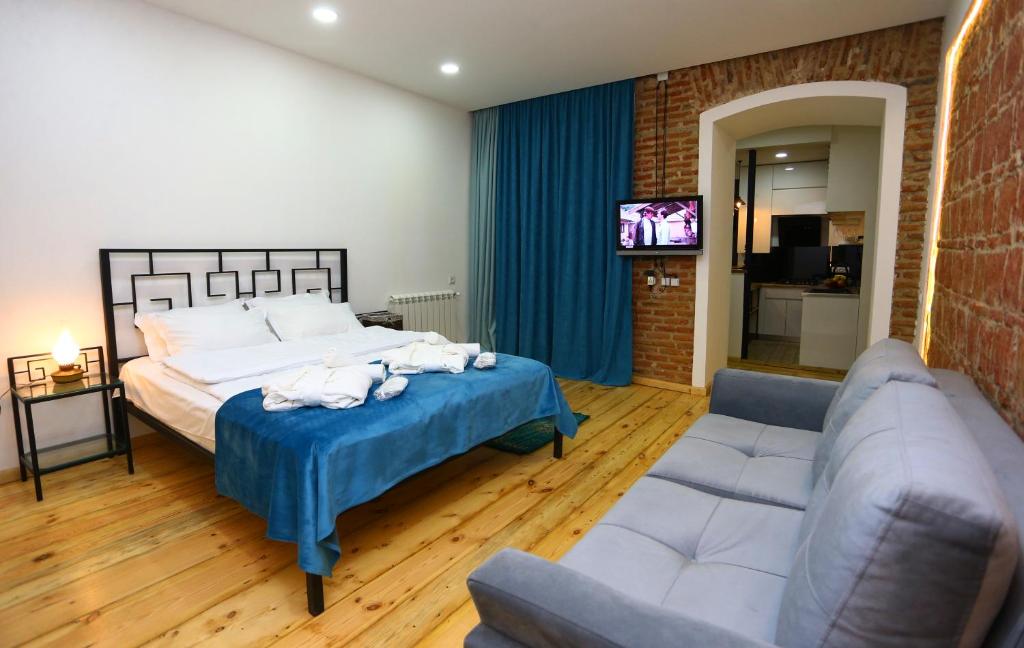 Легло или легла в стая в Tiflis Hut
