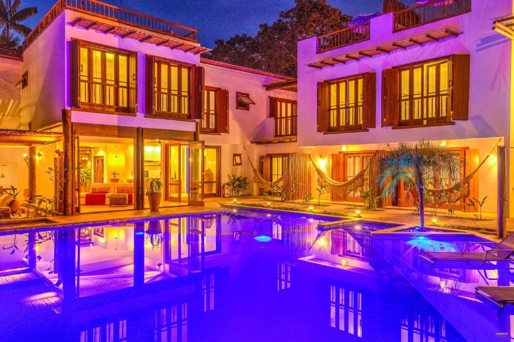 a large swimming pool in front of a house at A Casa de Gabriella in Itacaré