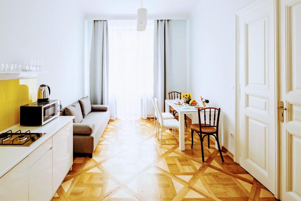 Family apartments in Lviv center with balcony фото 4
