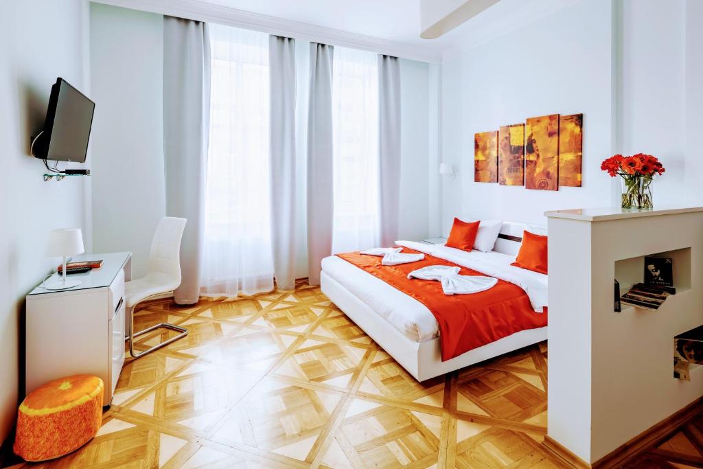 Family apartments in Lviv center with balcony фото 7