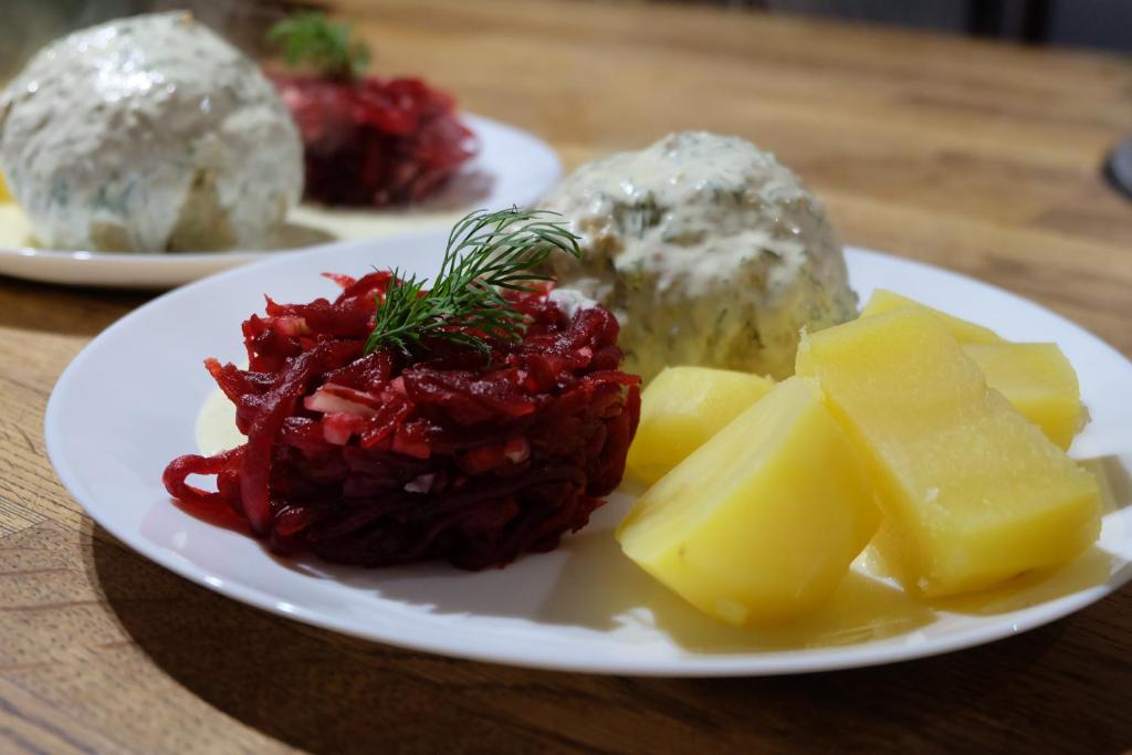 Jedlo v ubytovaní bed & breakfast alebo blízkom okolí