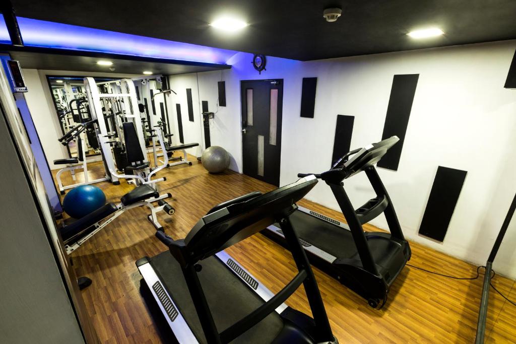 Fitness centrum a/nebo fitness zařízení v ubytování Hotel Grand Residence