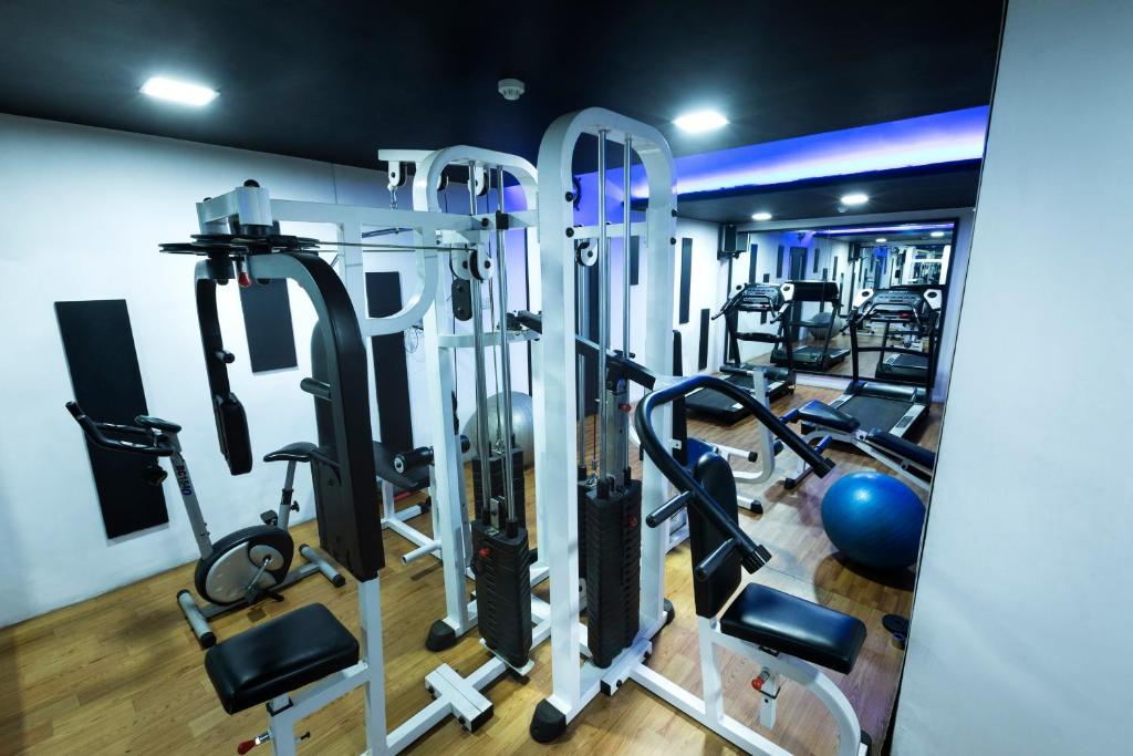 Fitness centrum a/nebo fitness zařízení v ubytování Hotel Grand Residence
