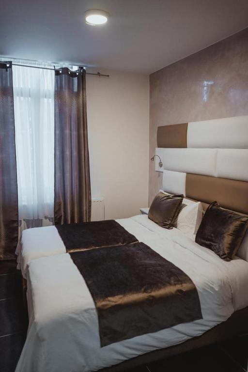 Postel nebo postele na pokoji v ubytování Hôtel onyx expo