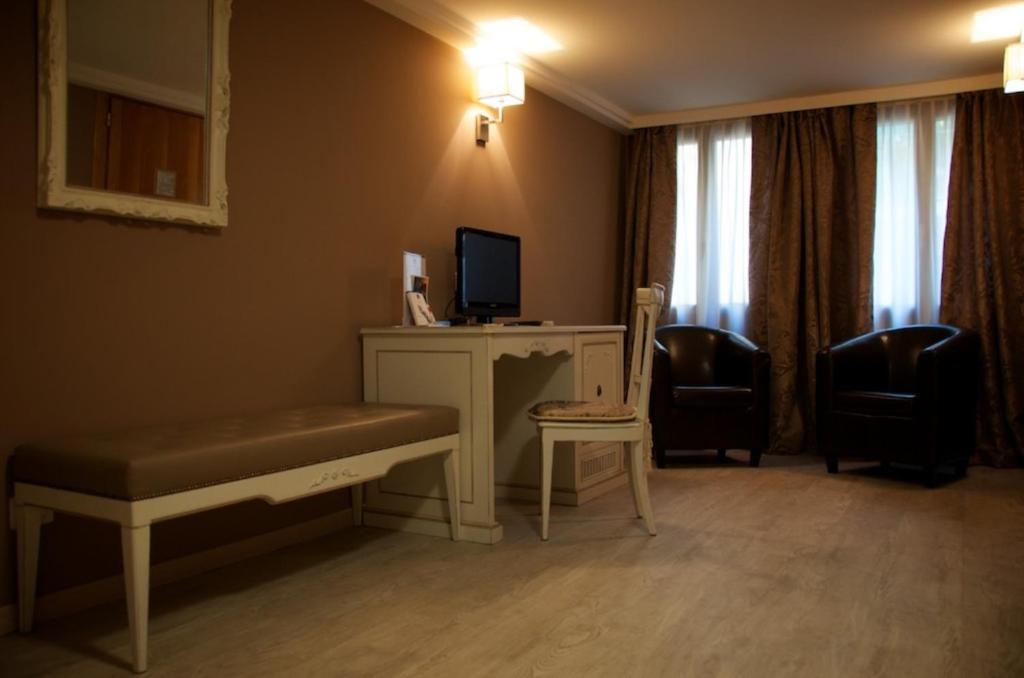 TV a/nebo společenská místnost v ubytování Hotel Canon d'Oro