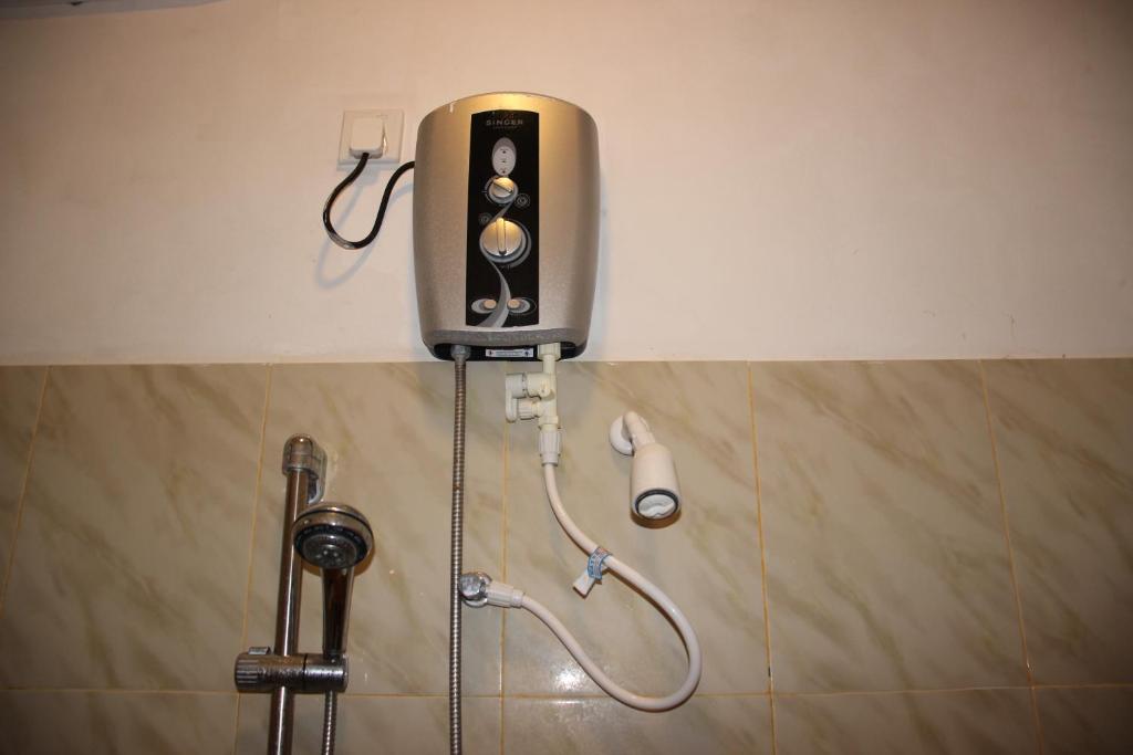 Miheen Hotel & Resort - Anuradhapura - Family Room With Bathroom