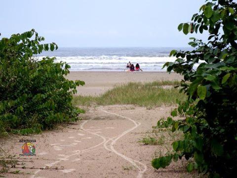  Bertioga com piscina no Cantão do Indaiá. 50 metros Pertinho do Mar - Temporada