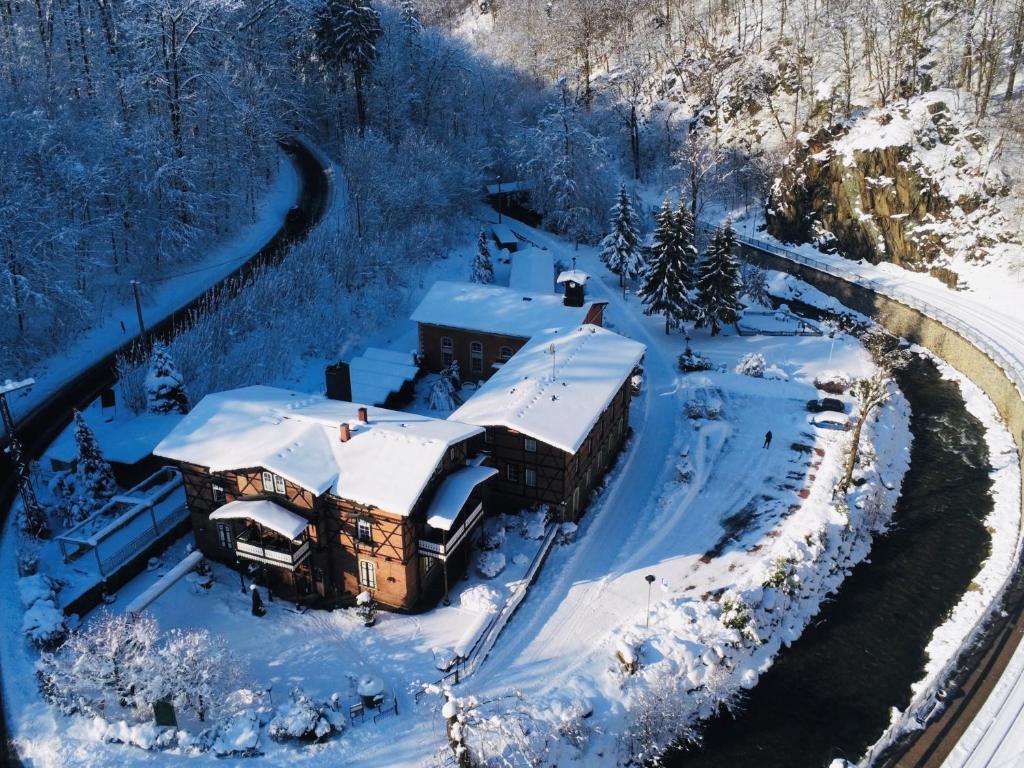a train car covered in snow on a track at Rabenauer Mühle "bed & breakfast" in Rabenau