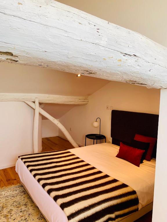 Postel nebo postele na pokoji v ubytování Oporto Chic&Cozy - Santo Ildefonso
