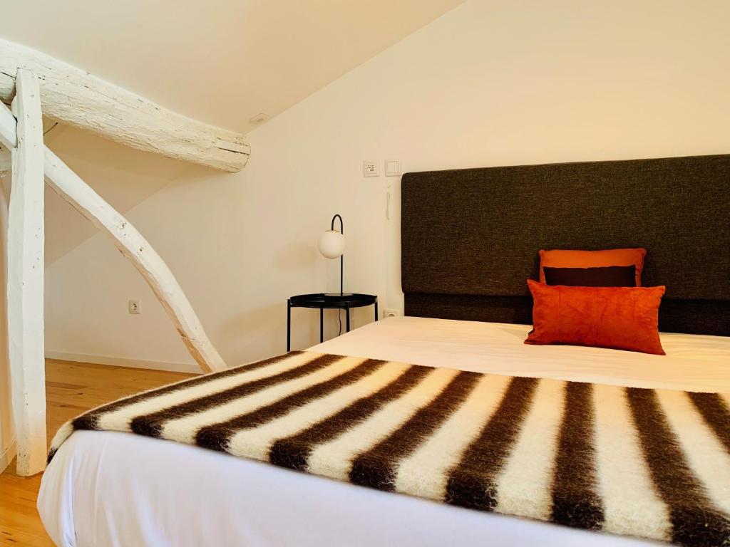 Postel nebo postele na pokoji v ubytování Oporto Chic&Cozy - Santo Ildefonso