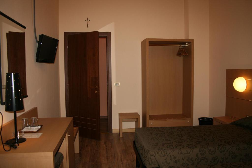 Booking.com: Albergo Nardini , Lentate sul Seveso, Italia - 300 Giudizi  degli ospiti . Prenota ora il tuo hotel!