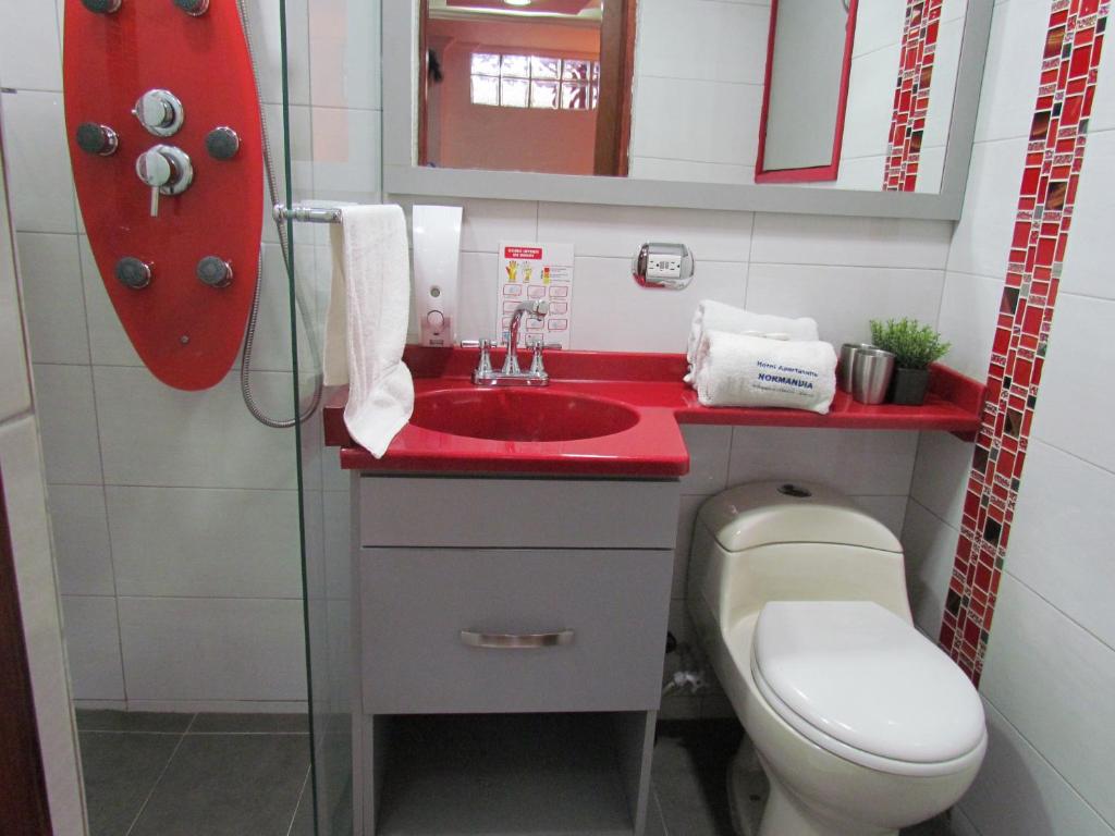 Koupelna v ubytování Hotel Apartasuite Normandia