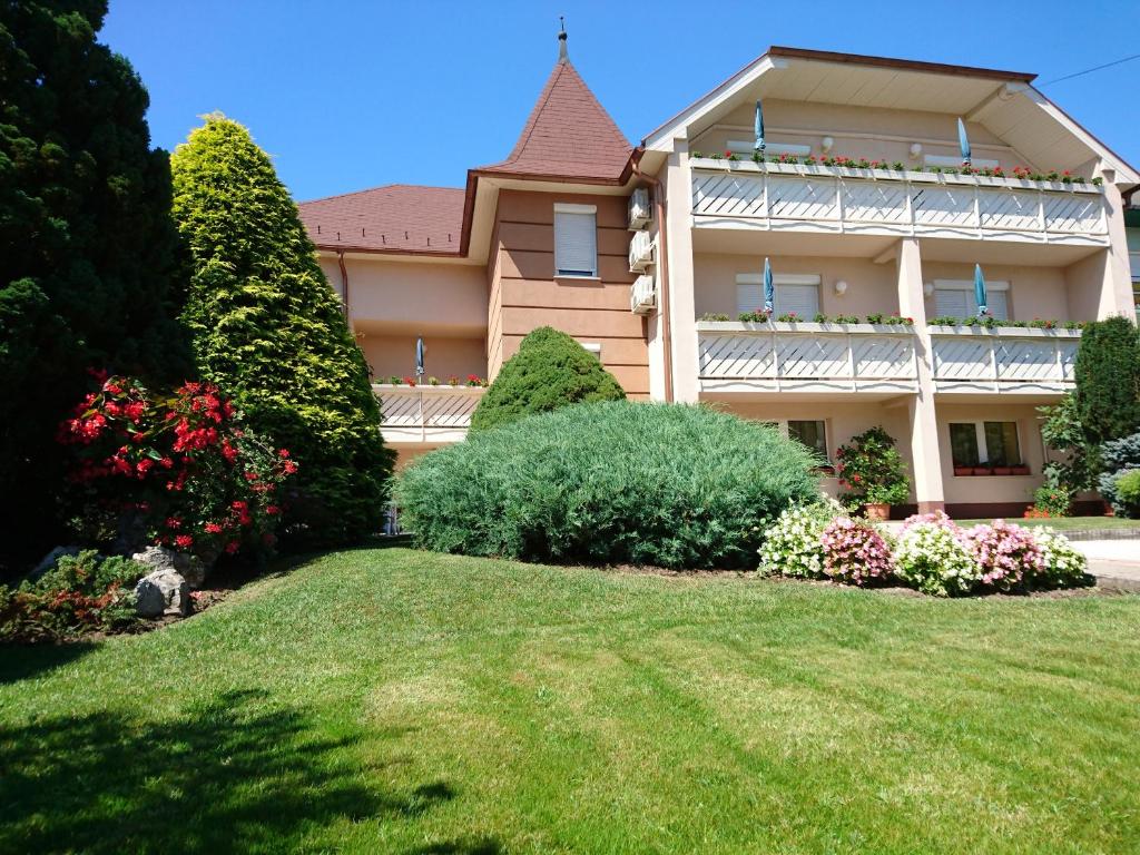 Vonkajšia záhrada v ubytovaní Klára Villa Apartman