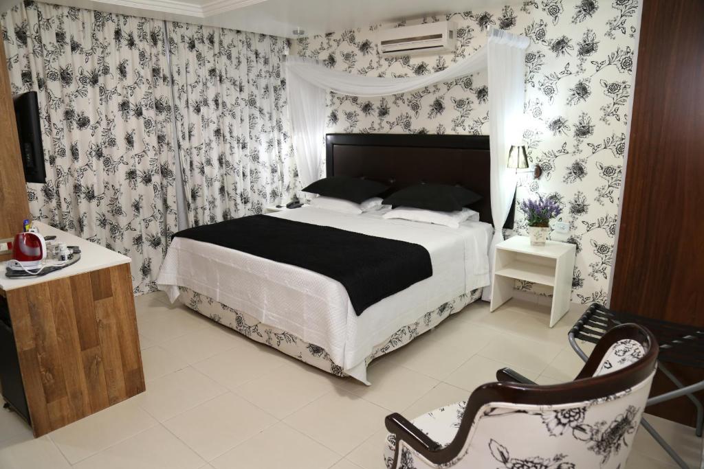 Postel nebo postele na pokoji v ubytování Royal Plaza Hotel