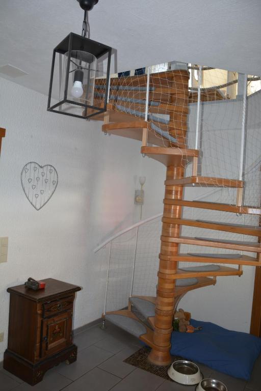 Palanda nebo palandy na pokoji v ubytování Ferienhaus Winterberg