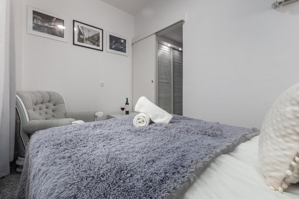 Posteľ alebo postele v izbe v ubytovaní Apartments Madelaine Warsaw by Noclegi Renters