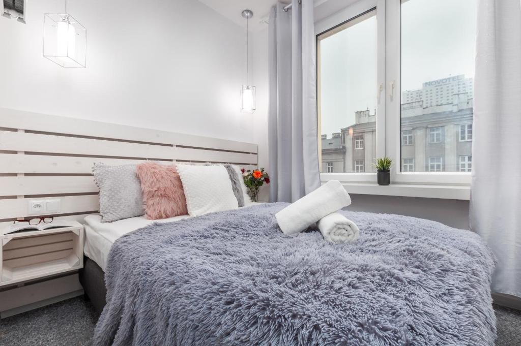 Posteľ alebo postele v izbe v ubytovaní Apartments Madelaine Warsaw by Noclegi Renters