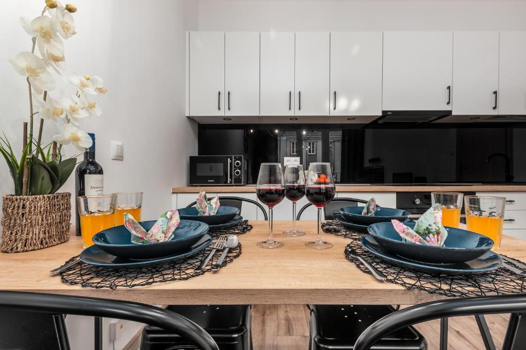 Kuchyňa alebo kuchynka v ubytovaní Apartments Madelaine Warsaw by Noclegi Renters