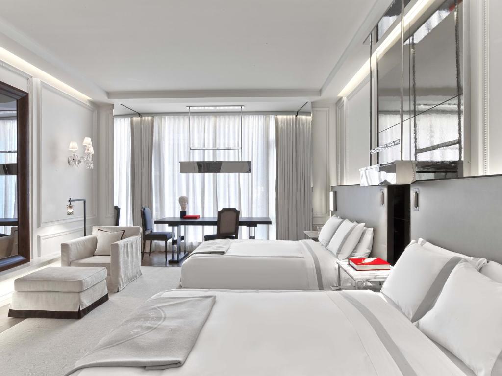 Postel nebo postele na pokoji v ubytování Baccarat Hotel and Residences New York