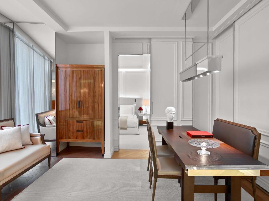 Baccarat Hotel and Residences New York - Suite Classique