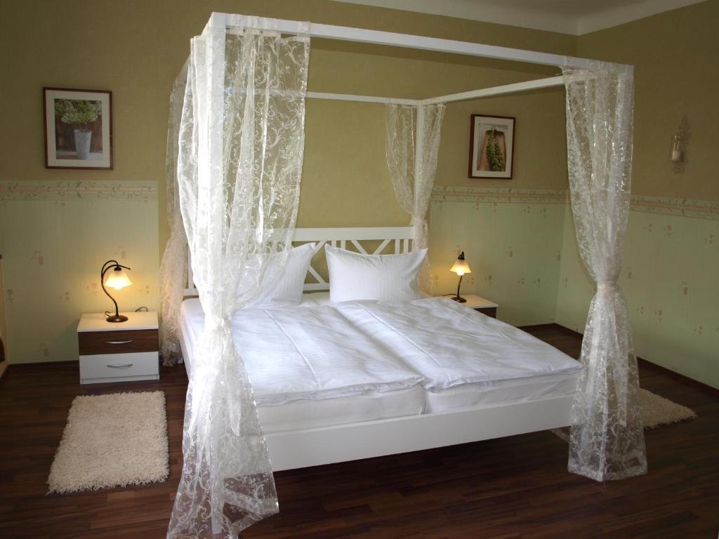 Hotel am Schützenberg - 11