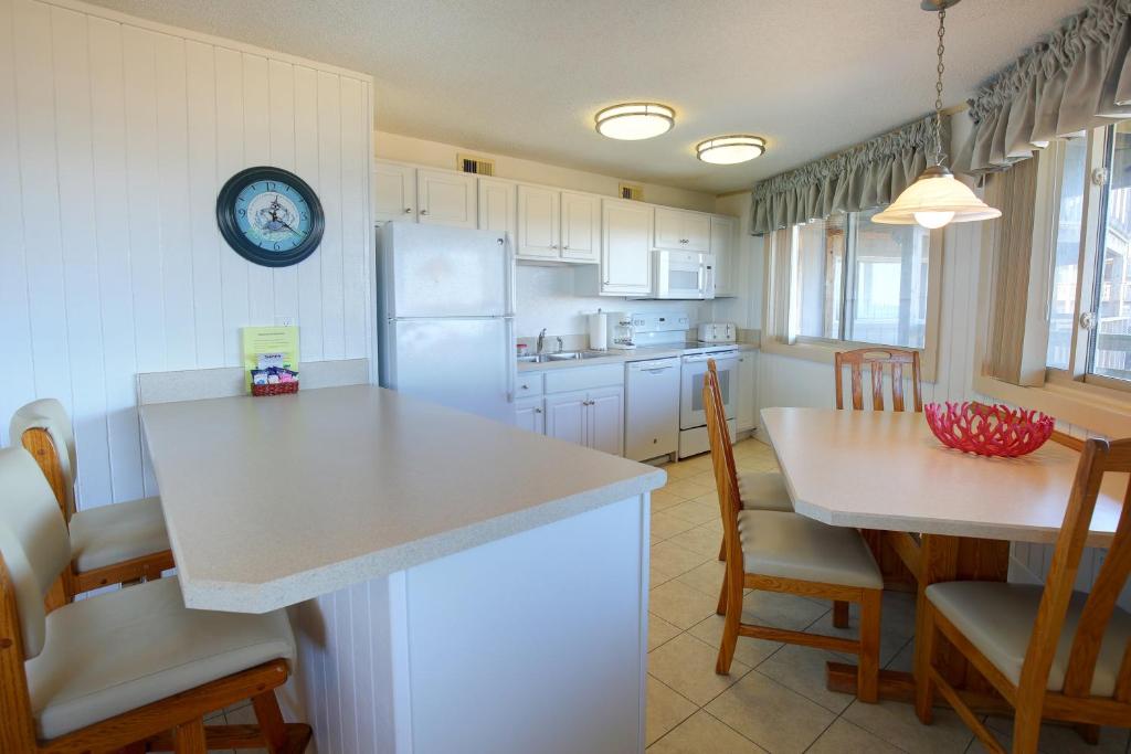 Kuchyň nebo kuchyňský kout v ubytování Outer Banks Beach Club